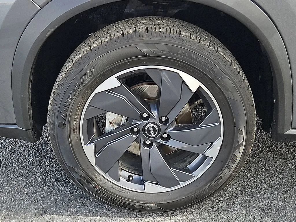 Nissan Rogue photo 9