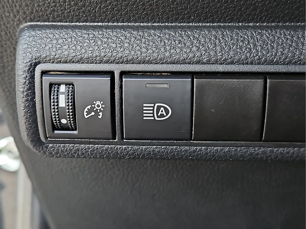 2024 Toyota Corolla LE - Photo 19