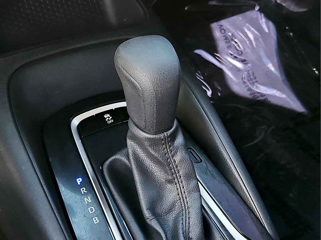 2024 Toyota Corolla LE - Photo 25