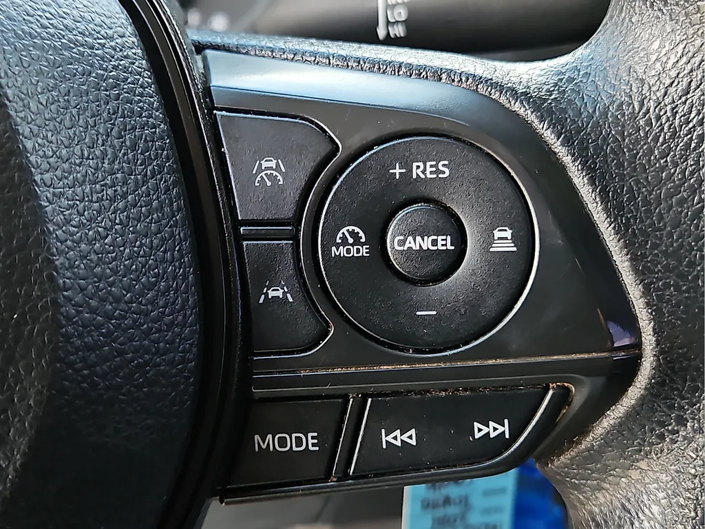2024 Toyota Corolla LE - Photo 24