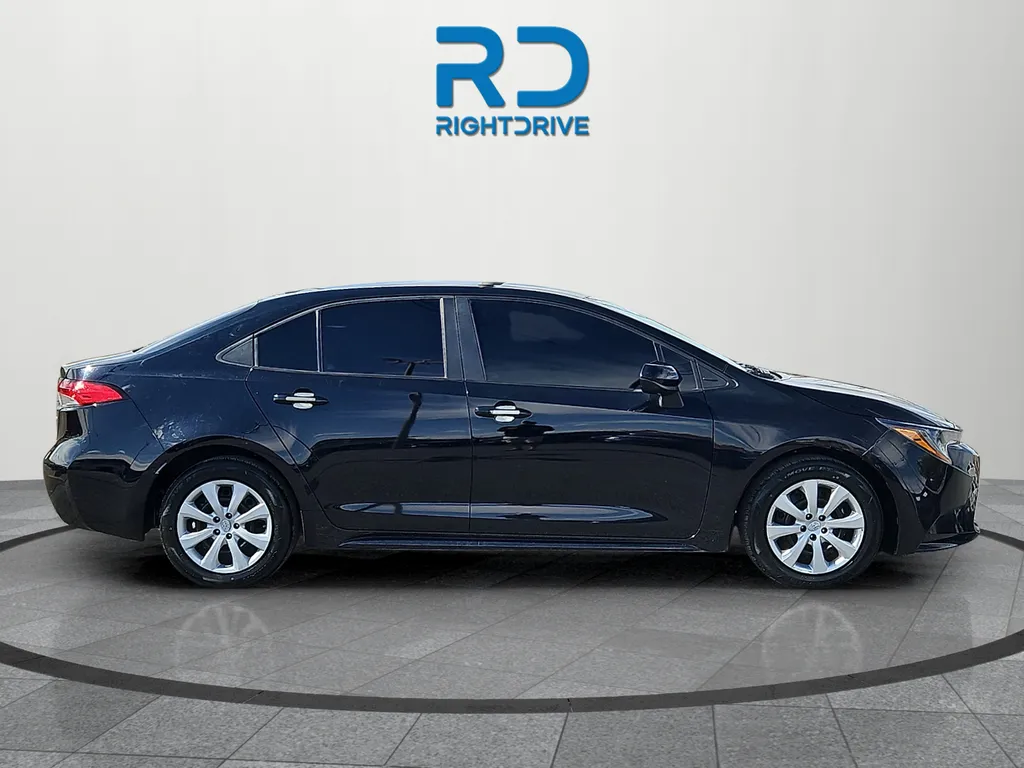 2024 Toyota Corolla LE - Photo 2