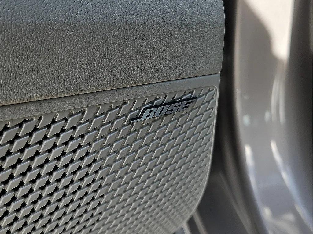 2025 Hyundai Elantra Limited - Photo 17