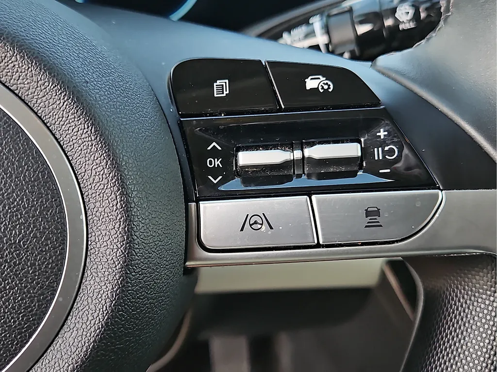 2025 Hyundai Elantra Limited - Photo 24