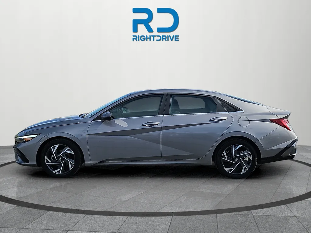 2025 Hyundai Elantra Limited - Photo 6