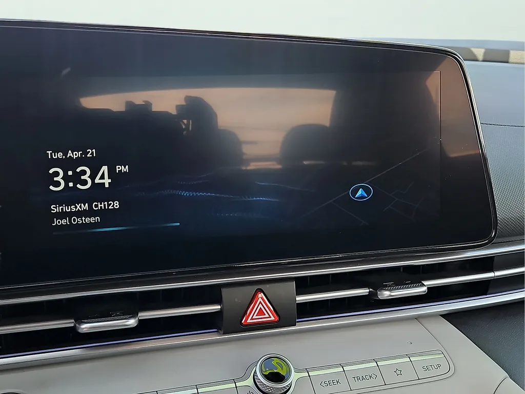 2025 Hyundai Elantra Limited - Photo 21