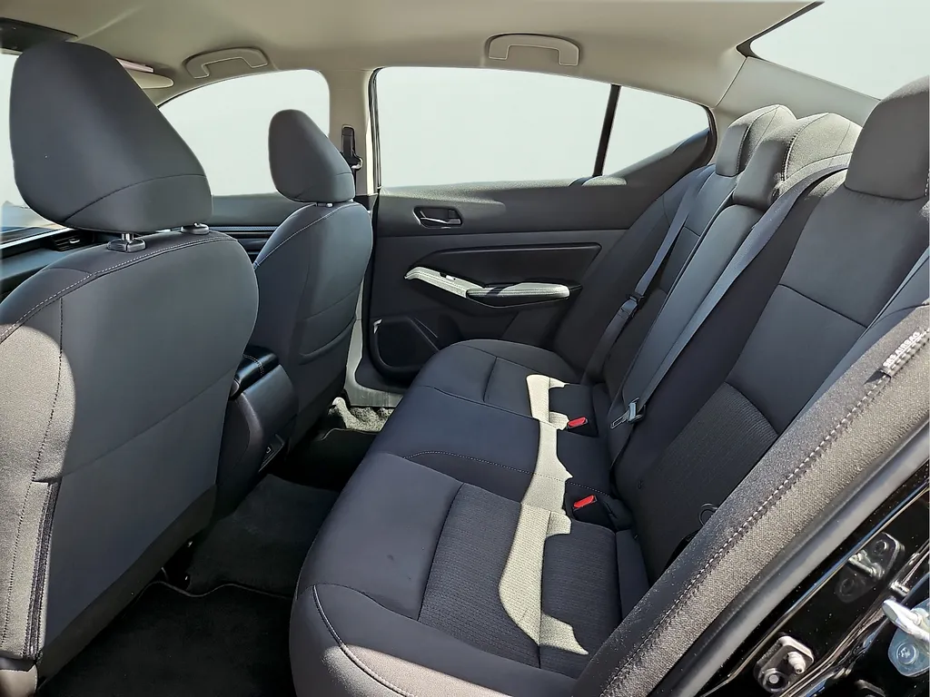 2025 Nissan Altima SV - Photo 11