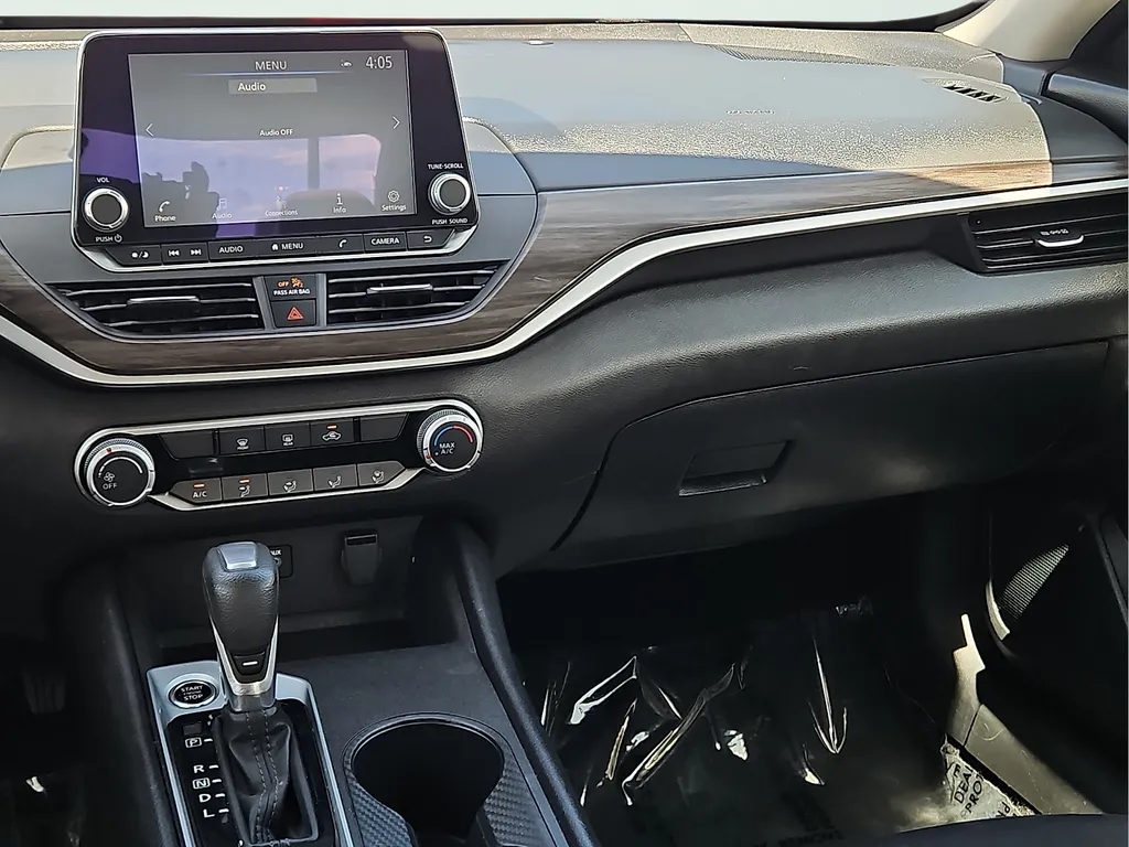 2025 Nissan Altima SV - Photo 14