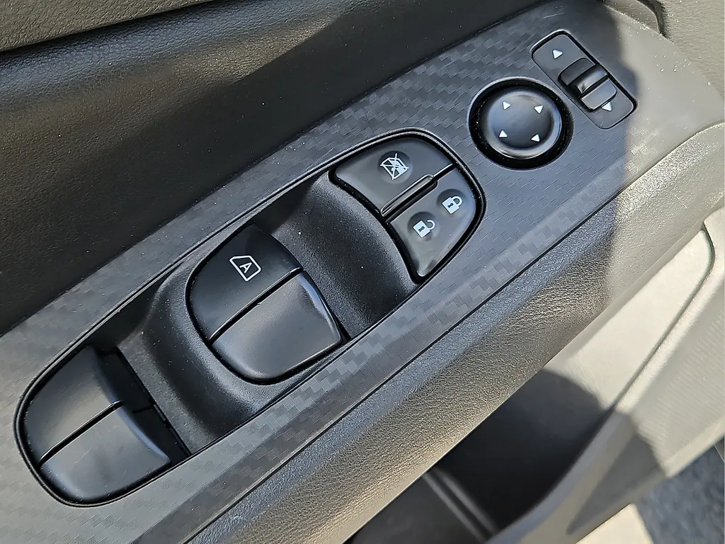 2025 Nissan Altima SV - Photo 16