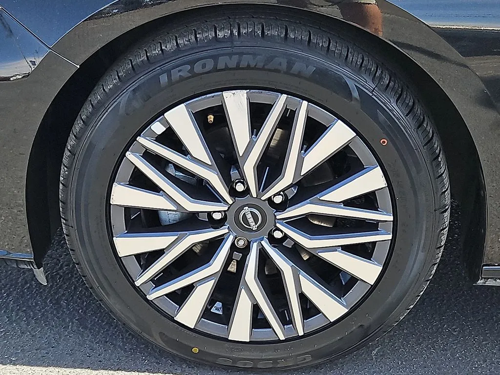 2025 Nissan Altima SV - Photo 9
