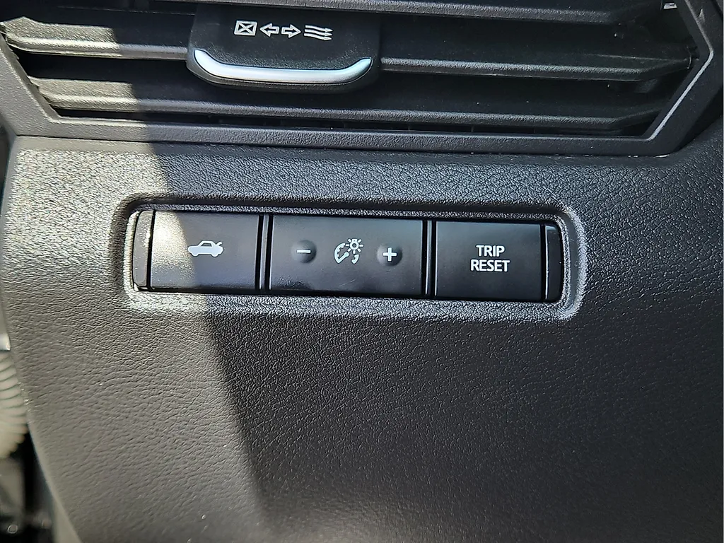 2025 Nissan Altima SV - Photo 18