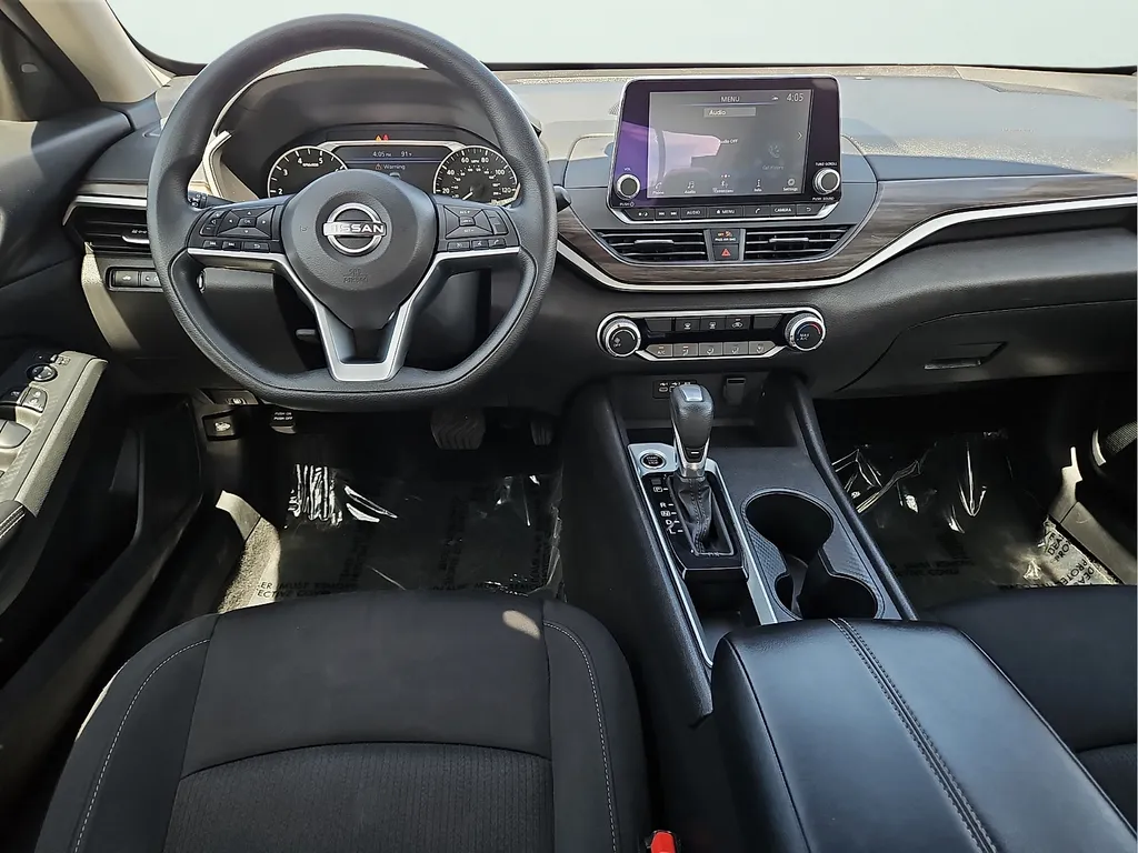 2025 Nissan Altima SV - Photo 13
