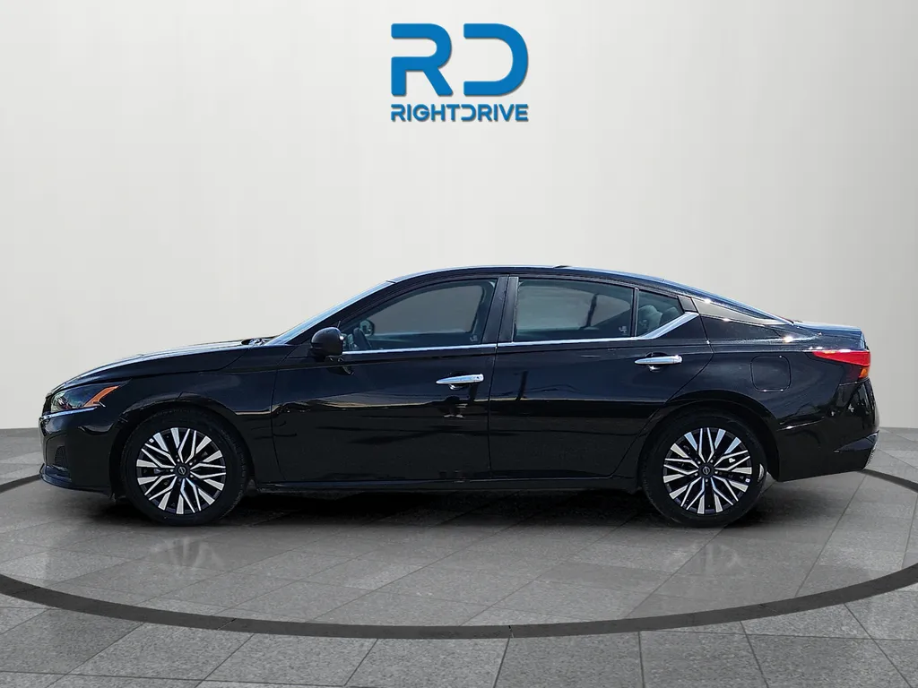 2025 Nissan Altima SV - Photo 6