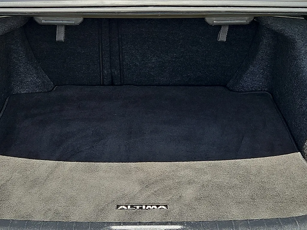 2025 Nissan Altima SV - Photo 10