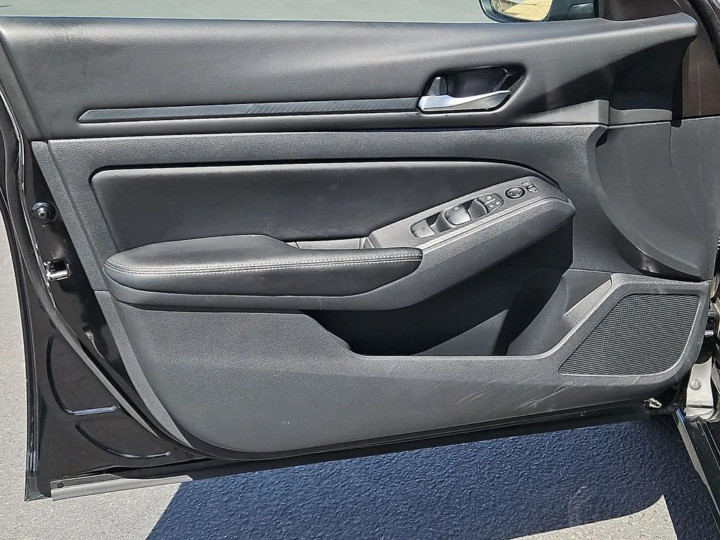 2025 Nissan Altima SV - Photo 15
