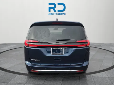 More photos of 2025 Chrysler Pacifica Select at RightDrive - 6930 Alameda, TX