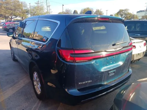 More photos of 2025 Chrysler Pacifica Select at RightDrive - 6930 Alameda, TX