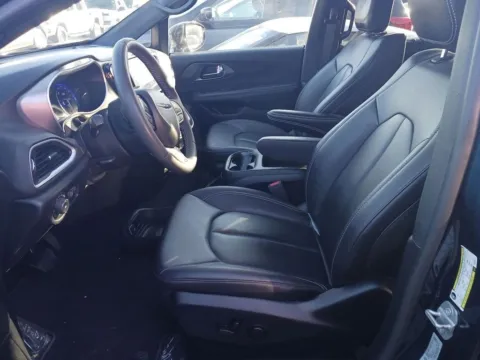 More photos of 2025 Chrysler Pacifica Select at RightDrive - 6930 Alameda, TX