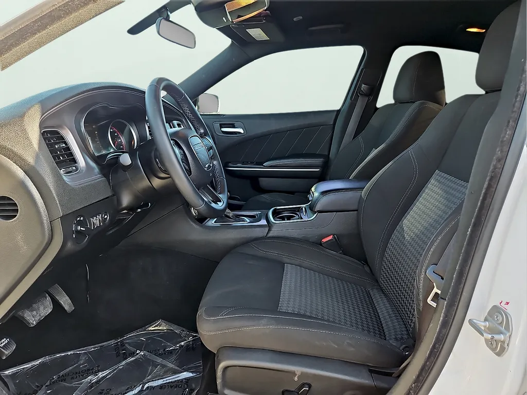 2023 Dodge Charger SXT - Photo 18