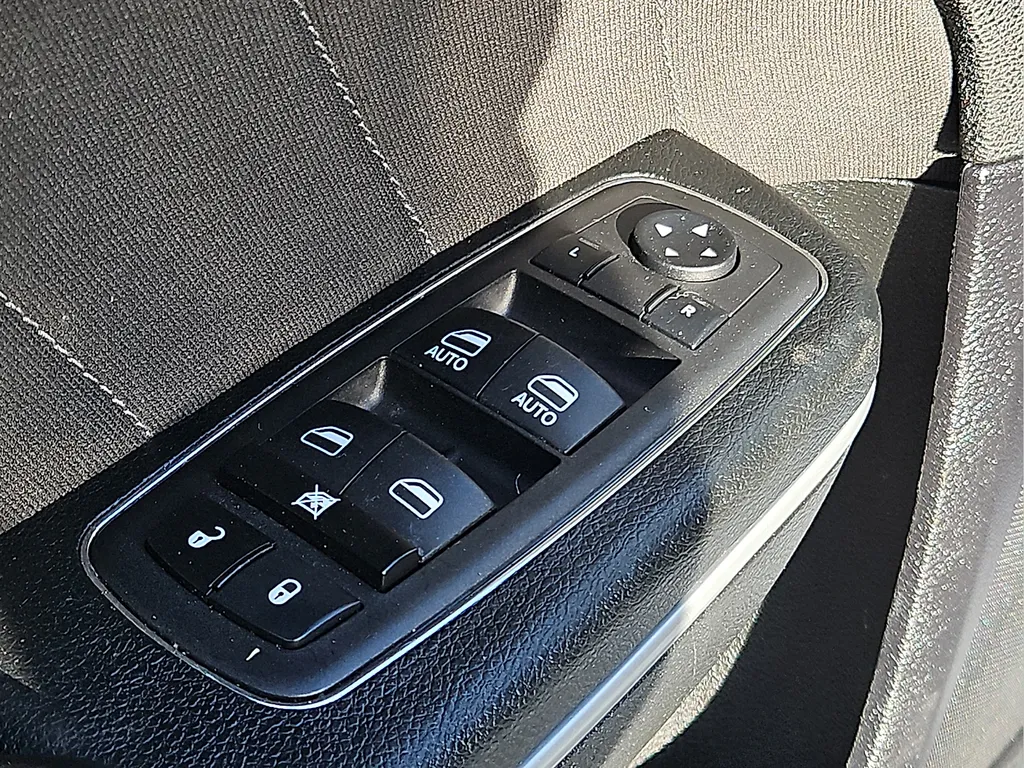 2023 Dodge Charger SXT - Photo 16