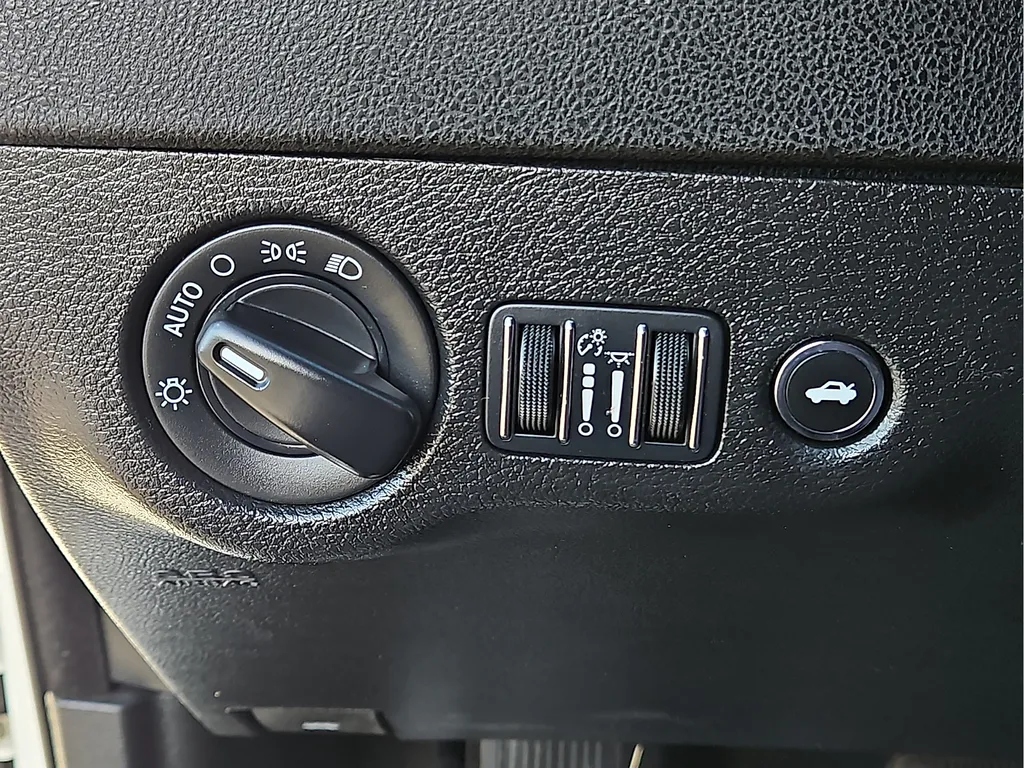 2023 Dodge Charger SXT - Photo 19