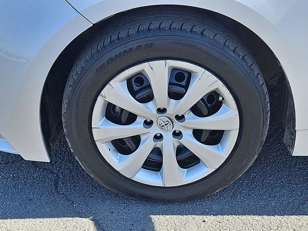 2022 Toyota Corolla LE - Photo 8