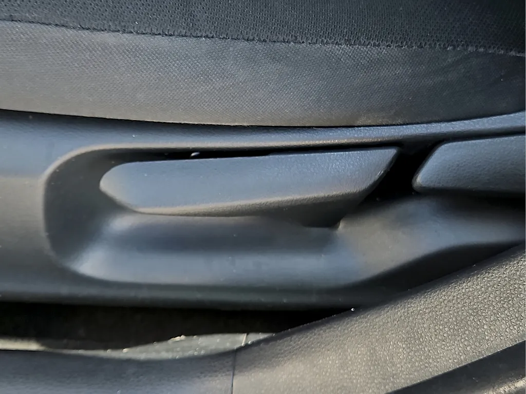 2022 Toyota Corolla LE - Photo 16