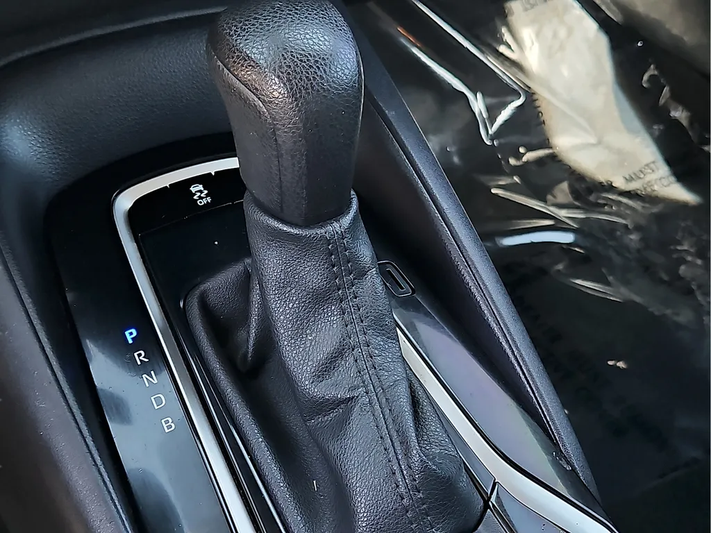 2022 Toyota Corolla LE - Photo 25