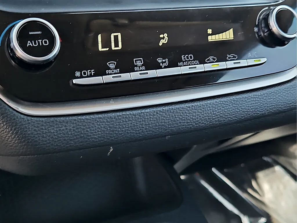 2022 Toyota Corolla LE - Photo 23
