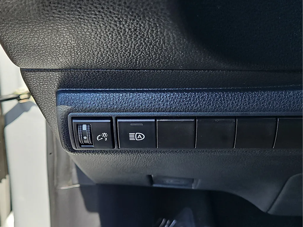 2022 Toyota Corolla LE - Photo 17
