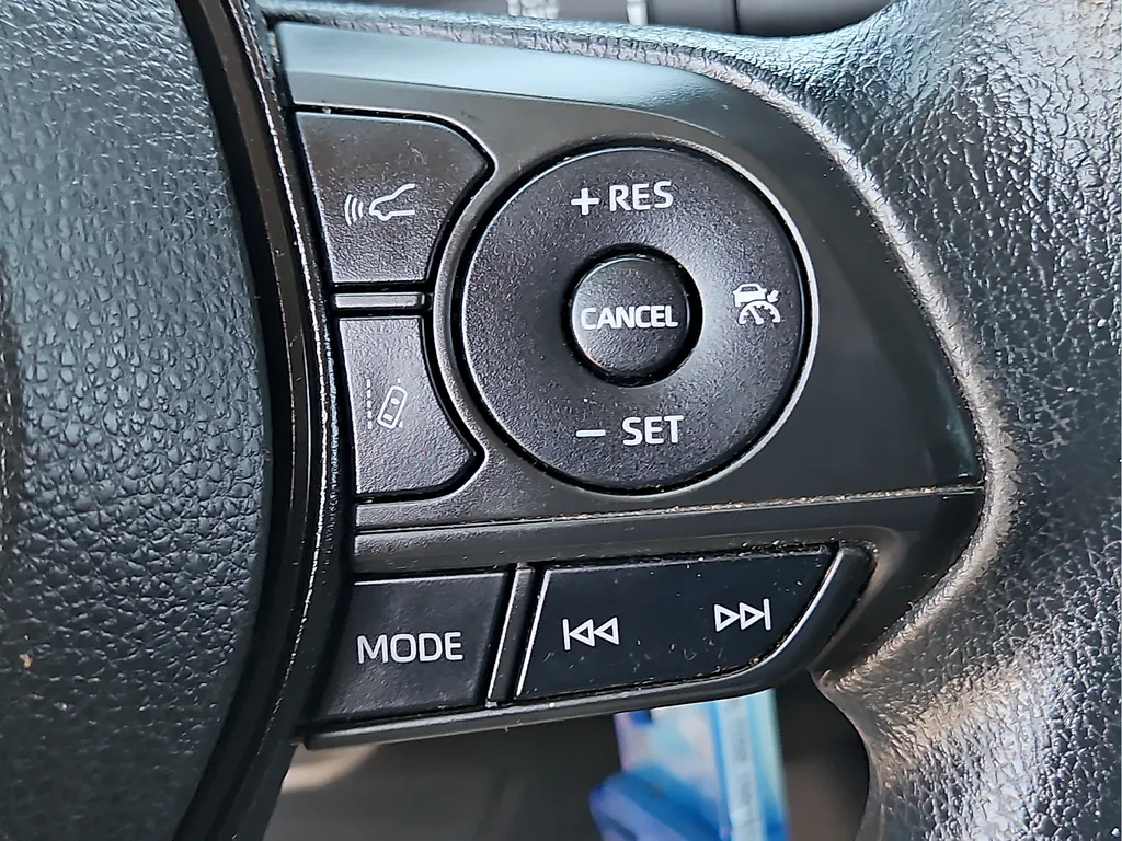 2022 Toyota Corolla LE - Photo 22