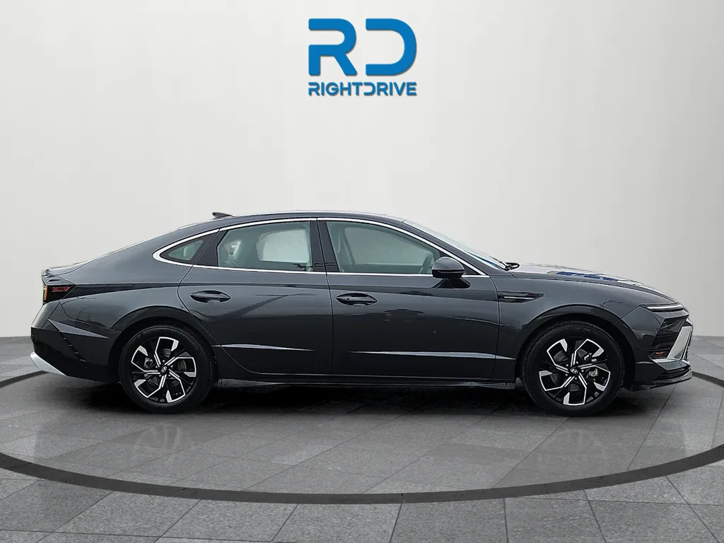 2025 Hyundai Sonata SEL - Photo 2