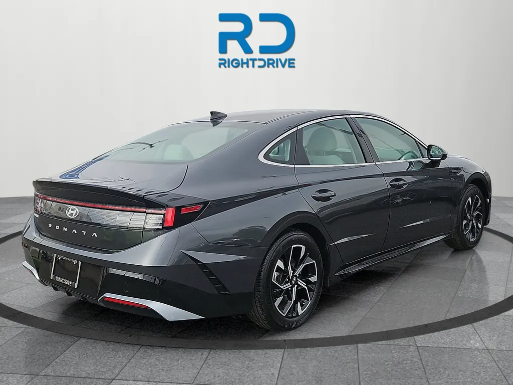 2025 Hyundai Sonata SEL - Photo 3