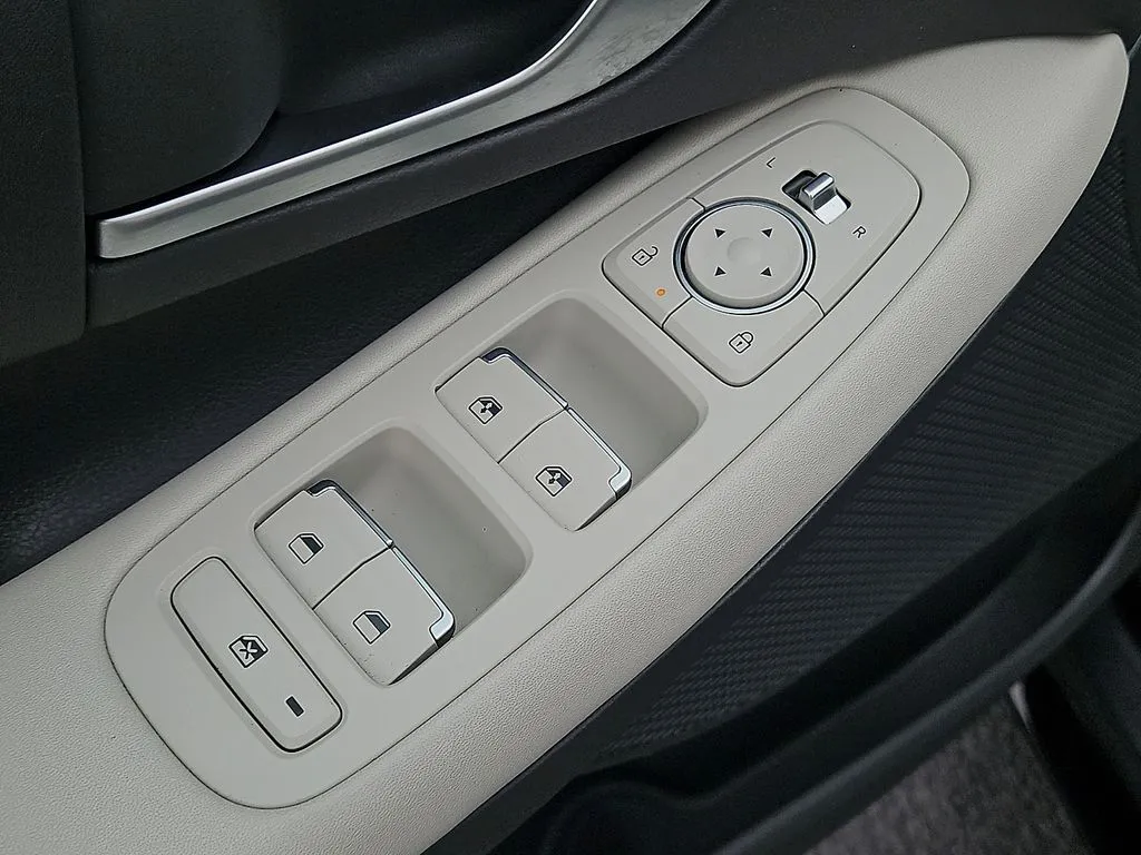 2025 Hyundai Sonata SEL - Photo 16