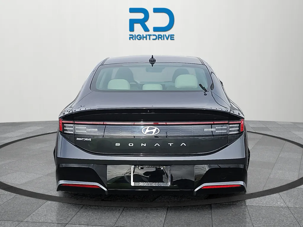 2025 Hyundai Sonata SEL - Photo 4