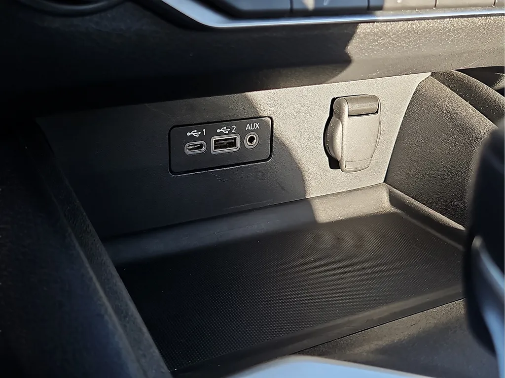 2025 Nissan Altima SV - Photo 22
