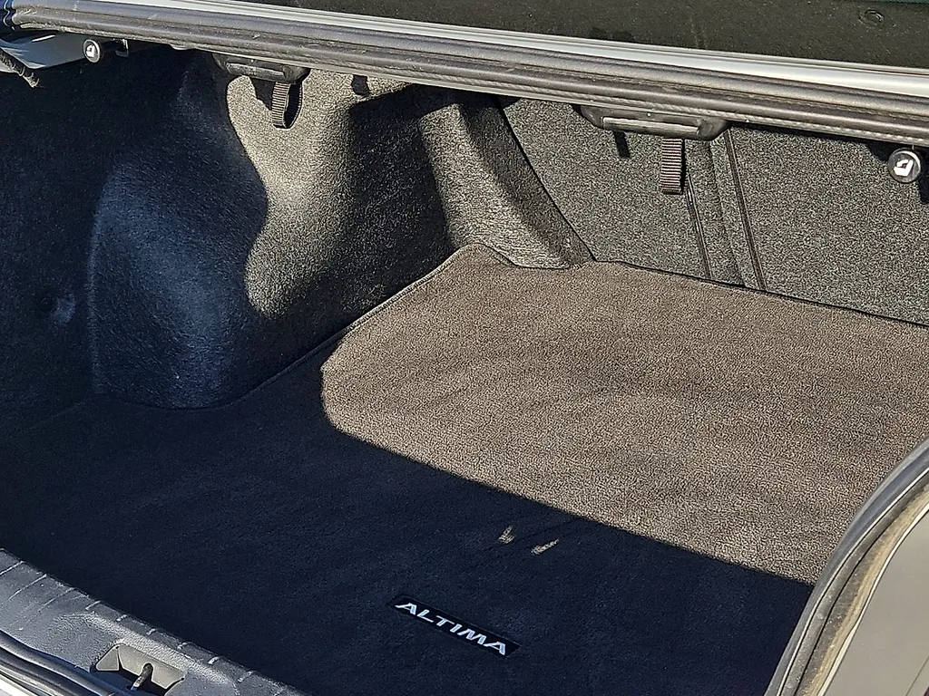 2025 Nissan Altima SV - Photo 9