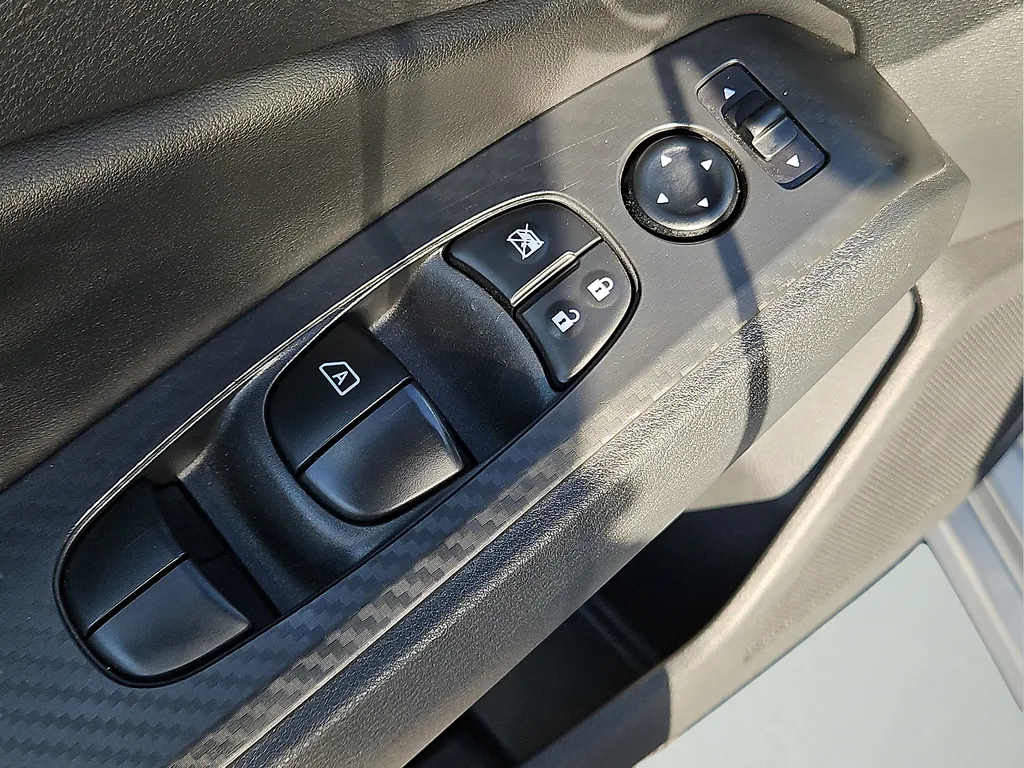 2025 Nissan Altima SV - Photo 12