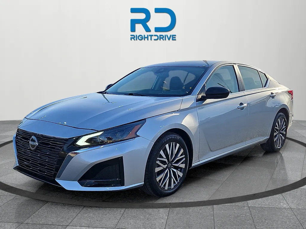 2025 Nissan Altima SV - Photo 6