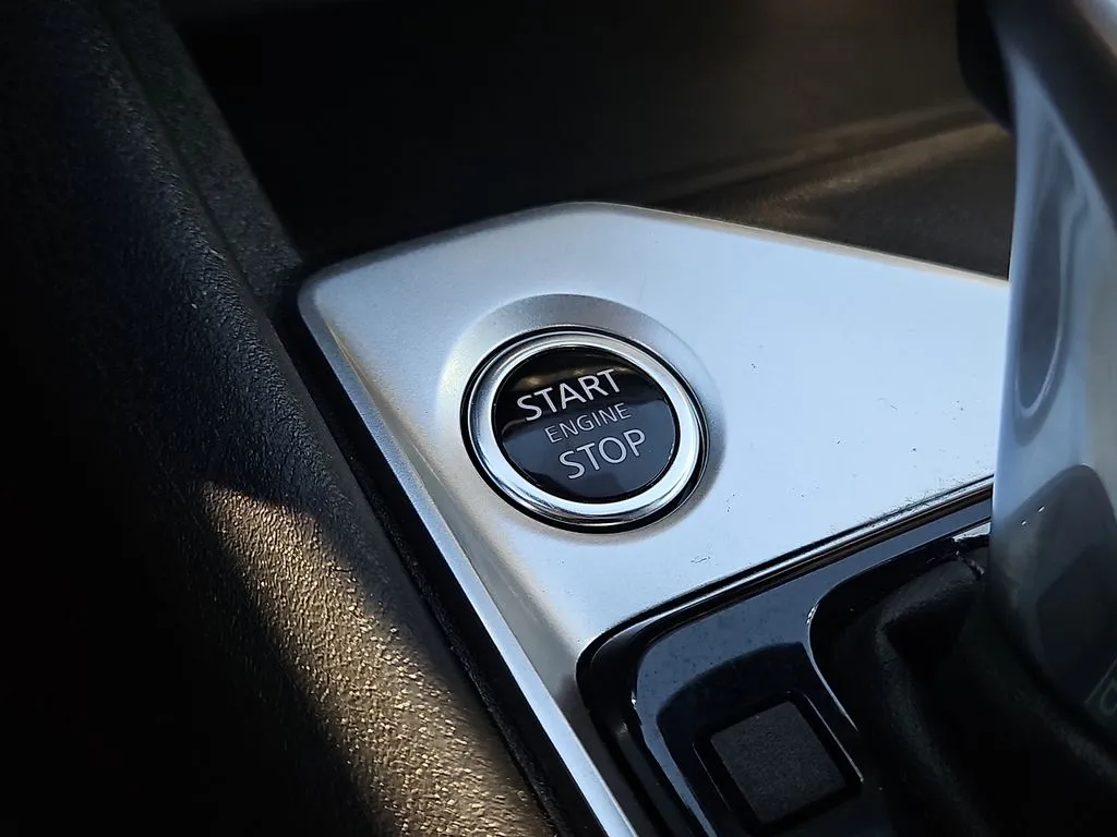 2025 Nissan Altima SV - Photo 23