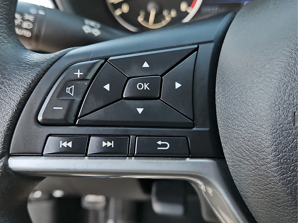 2025 Nissan Altima SV - Photo 19