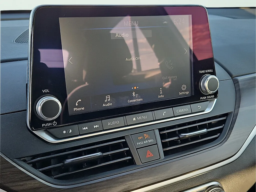 2025 Nissan Altima SV - Photo 17