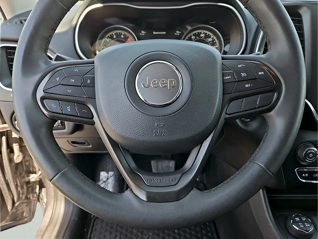 Jeep Cherokee photo 24