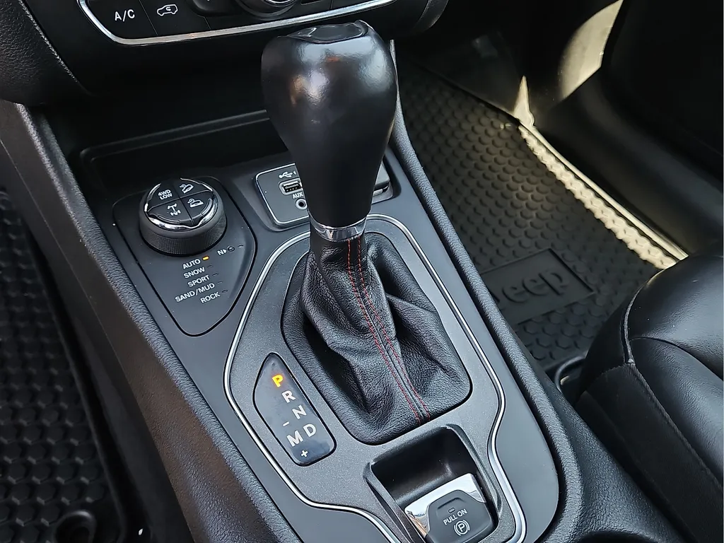 Jeep Cherokee photo 25
