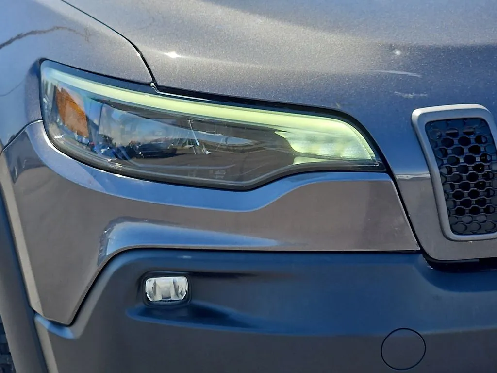 Jeep Cherokee photo 8