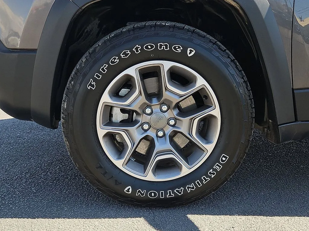 Jeep Cherokee photo 10
