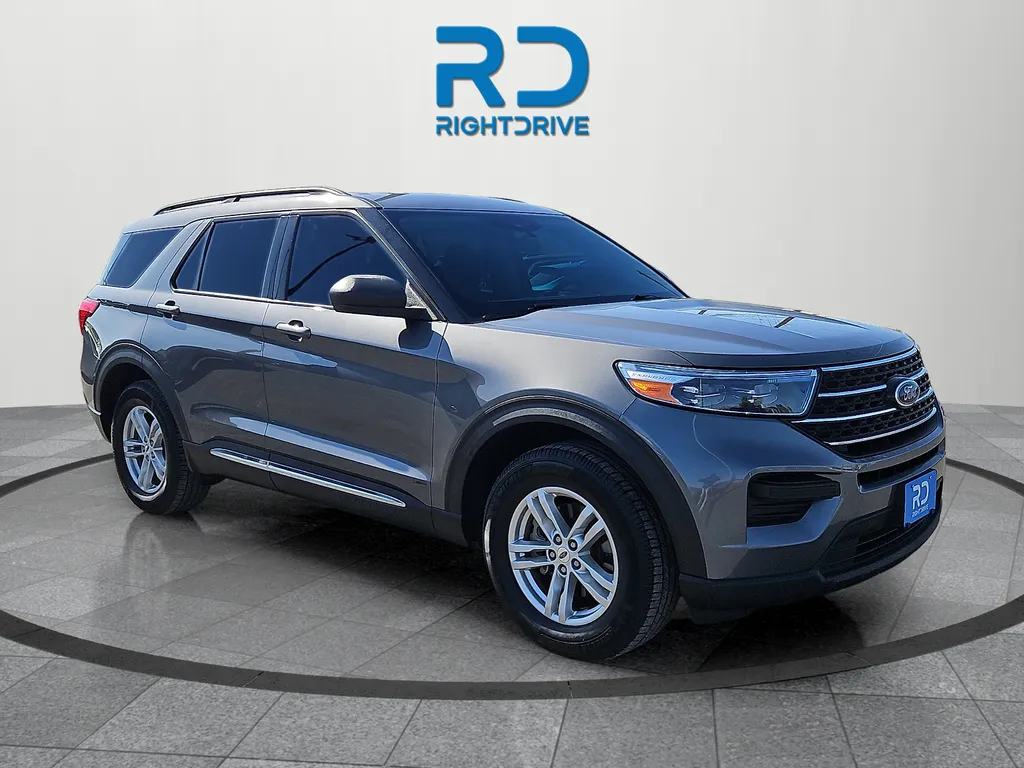 2023 Ford Explorer XLT 4WD's photo