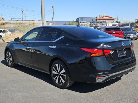 More photos of 2022 Nissan Altima 2.5 SV at RightDrive - 6930 Alameda, TX