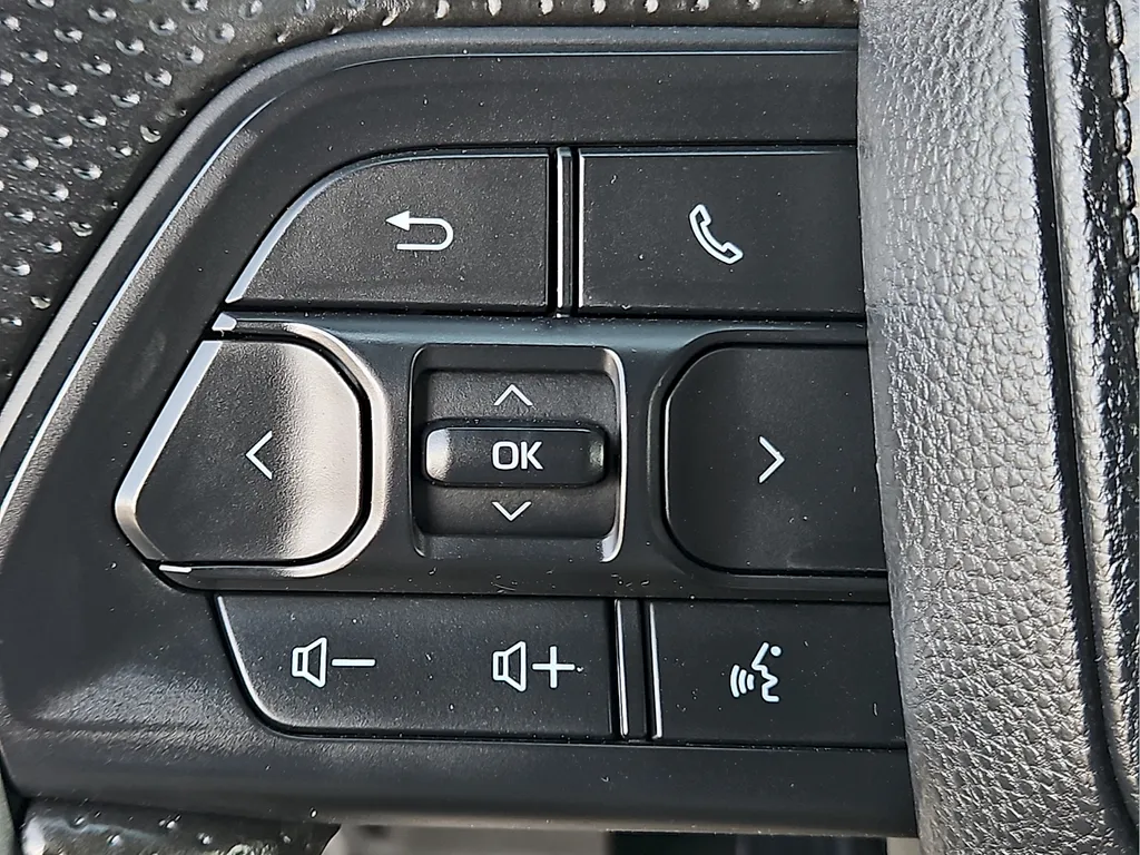 Toyota Tacoma photo 21
