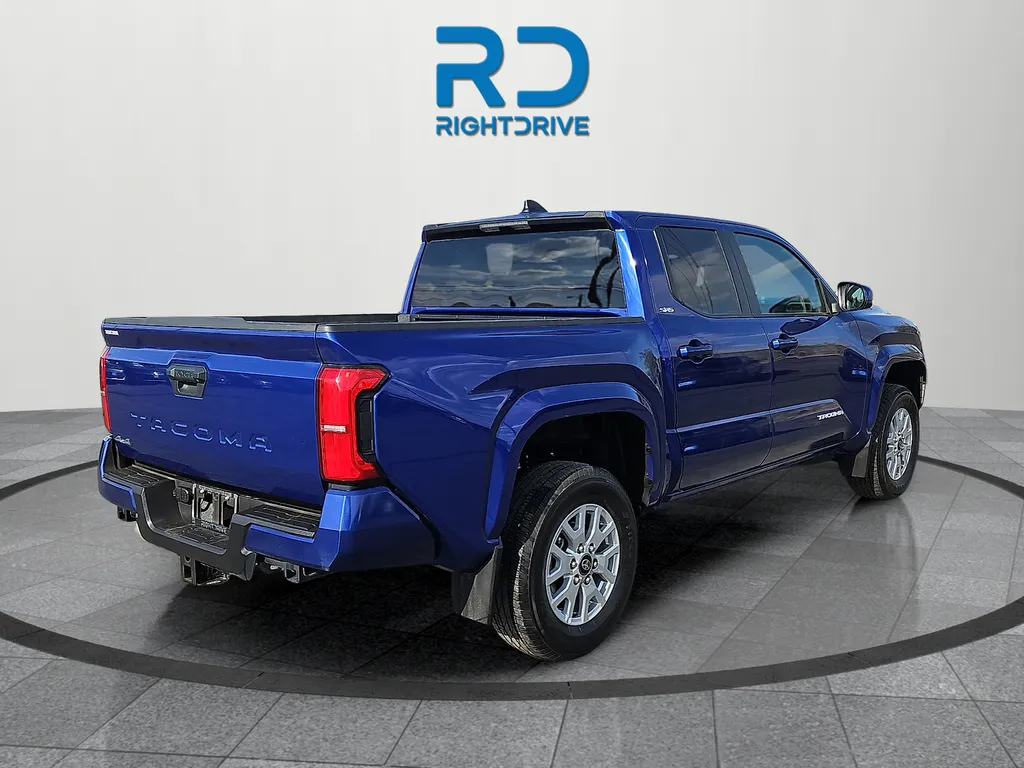 Toyota Tacoma photo 3