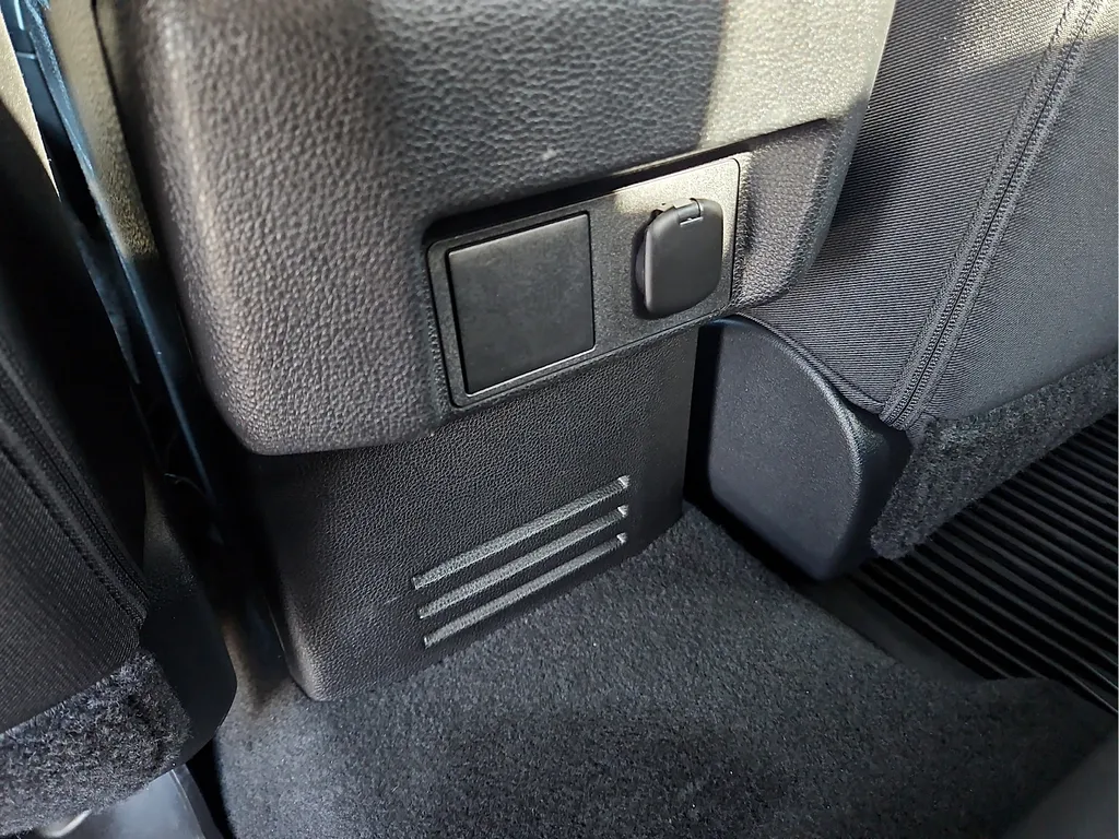 Toyota Tacoma photo 11
